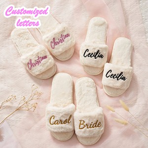 Pantoufles en <span class=keywords><strong>fourrure</strong></span> couleur unie avec logo personnalisé pour femmes, nouveau style, pour intérieur et extérieur, mariage, pantoufles blanches en peluche à bout ouvert pour femmes - Product Image 2