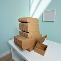 Boîte d'expédition personnalisée en carton ondulé brun et blanc, écologique et réutilisable, avec pelliculage mat et doublure en mousse