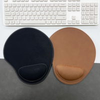 Alas Mouse kulit PU profesional, Aksesori Meja kantor berukir Laser dengan sandaran tangan ergonomis