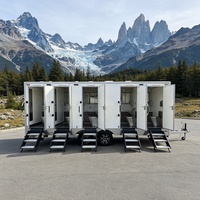 Remorque WC mobile commerciale à double essieu, 5 postes, avec équipements en acier inoxydable, pour location en zones à fort trafic