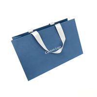 Sac cadeau en papier rose dégradé imprimé sur mesure avec poignée en ruban de satin, sac en papier pour le shopping avec logo personnalisé pour l'emballage de cosmétiques