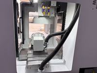 Centre d'usinage CNC compact à quatre axes JT VMC215 VMC315 avec broche BT15, contrôleur DELEM, haute précision pour petites pièces