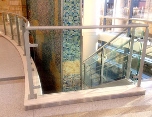 Balustrade en verre en alliage d'aluminium sur mesure avec poteaux carrés pour rampe d'<span class=keywords><strong>escalier</strong></span> de <span class=keywords><strong>maison</strong></span> résidentielle moderne - Product Image 3
