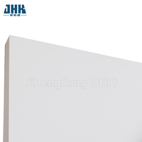 Portes intérieures lisses rainurées JHK-F10 en gros avec encoches, panneau de porte composite blanc apprêté en gros pour appartement