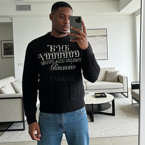 سترة رجالية مخصصة بتصميم OEM/ODM، ياقة دائرية، نسيج محبوك مع طباعة حروف، نمط فضفاض غير رسمي للشارع - Product Image 1