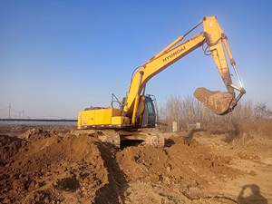 Pelle pelleteuse multifonction sur chenilles originale de la Corée Hyundai 215 à haut rendement Hyundai en bon état en vente - Product Image 4