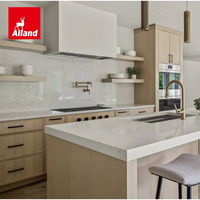 Armoires de cuisine Alland de style minimaliste avec panneaux teintés, cadre fin, style Shaker, en chêne blanc, avec étagères flottantes ouvertes