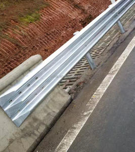 Barriere di traffico di fabbrica W Thrie Beam CE autostrada Guardrail sicurezza stradale Anti-corrosione Hot-Dip acciaio zincato Crash barriera - Product Image 5