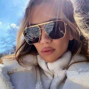 Gafas de Sol de Piloto Retro con Logotipo Personalizado para Hombre, Gafas de Sol Polarizadas Cuadradas de Aleación con Doble Puente para Mujer - Product Image 1