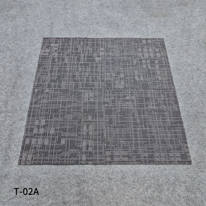 Dalles de moquette en polyester auto-adhésives, antidérapantes, à poils longs, emboîtables et détachables, écologiques, modernes et portables pour la maison - Product Image 1