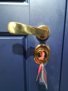 Isreali puerta principal puerta de entrada de seguridad diseños doble puerta de acero con oro de <span class=keywords><strong>aldaba</strong></span> de bloqueo - Product Image 5