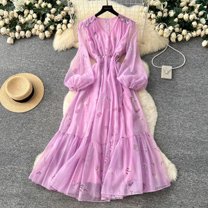Boutique Großhandel 2026 Herbst Neues Modisches Französisches V-Ausschnitt Kleid mit Laternenärmeln und Hoher Taille Schlankmachendes Bedrucktes Damenkleid - Product Image 6