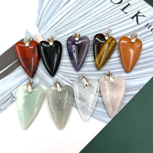 Liontin karang bambu alami merah ukiran tangan liontin bunga karang dengan jimat baja antikarat daun giok hijau - Product Image 6