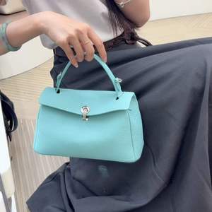Nouveau Sac Messager Femme Haut de Gamme en Cuir Véritable Printemps-Été 2026, Style Coréen Classique, Simple et Polyvalent, Fermeture Magnétique - Product Image 3