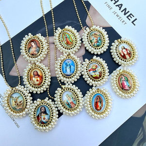 CH-LHN1839 Magnifique Collier Plaqué Or avec Pendentif Jésus et Perle, Collier Pendentif Jésus Coloré, Chaîne de Collier Pendentif Jésus Tendance pour Femme - Product Image 3