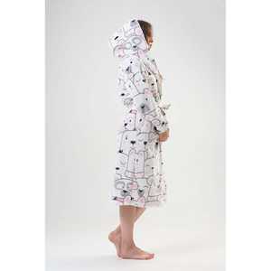 เสื้อคลุมมีฮู้ดผ้าฟลีซพิมพ์ลายหมีน่ารักสำหรับผู้หญิง แขนยาว ชุดนอนนุ่มสบาย สีขาว ชุดคลุมลำลอง - Product Image 2