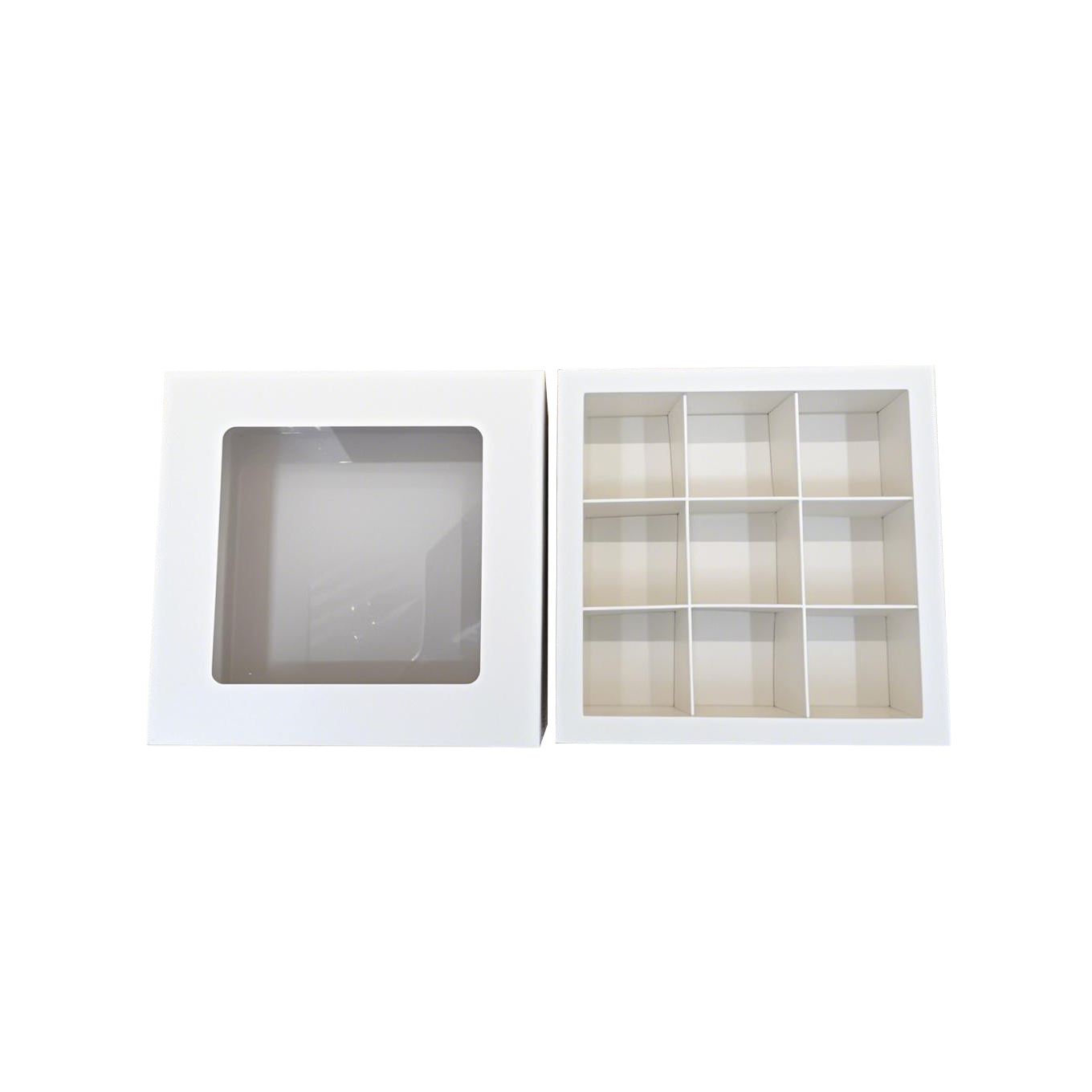 caja con ventana transparente