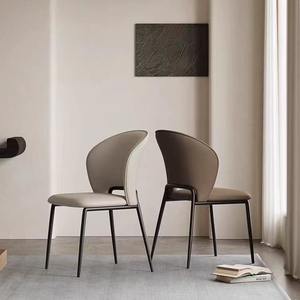 Chaise de salle à manger simple et moderne en métal et cuir, personnalisable, modèle de designer haut de gamme, meubles pour la maison et la restauration - Product Image 2