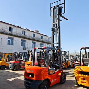 Chariot élévateur diesel 3 tonnes d'occasion à faible coût, mini 4x4 avec mât triple libre 4,5 m pour port - Product Image 5