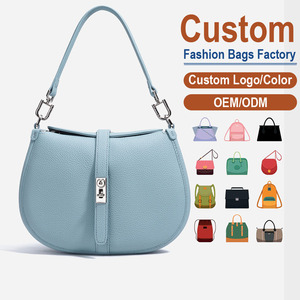 กระเป๋าสะพายหนังแท้แบบฟูลเกรน – ลายหนังเปคคารีพร้อมเนื้อละเอียดและมีความเงางามแบบด้าน |   งดงามอย่างง่ายดาย - Product Image 1