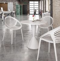 Chaise d'extérieur de luxe nordique pour café/boutique de thé au lait, siège en plastique solide et durable