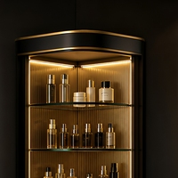 Gebogene Glas-Schönheitsvitrine LED-Hintergrundbeleuchtete Eckvitrine Gold Kosmetik-Verkaufsregal