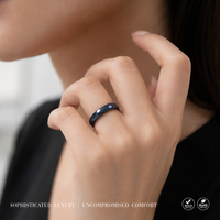 Bague en céramique bleu marine Supreme 6 mm, IP68, résistante aux intempéries, texture facettée, bijou moderne indestructible pour les affaires