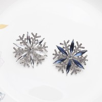 Broche de luxe multifonctionnelle en alliage de zinc, motif flocon de neige, faite à la main, électroplaquée, pour la fixation et la décoration des vêtements