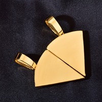 Zircon cubique plaqué or 14 carats entièrement glacé laiton métal Pizza gâteau charme ami Couple collier pendentif