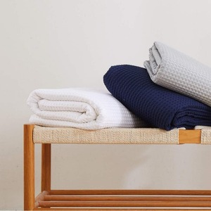 Manta Nórdica Premium 100% Algodón, Tejida con Textura Gruesa, Ligera, Transpirable y Portátil para Cama o Sofá - Product Image 3
