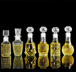 Commercio all'ingrosso 50ml 100 ml di lusso Mini vuoto bottiglia di vino in vetro di colonia whisky Decanter per alcol <span class=keywords><strong>liquore</strong></span> <span class=keywords><strong>bomboniere</strong></span> - Product Image 2
