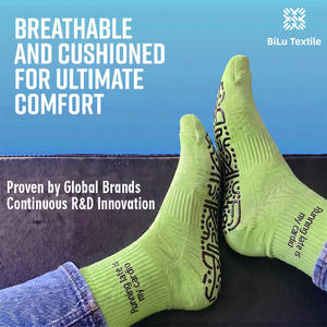 Chaussettes de Pilates pour femmes BiLu Private Label, design personnalisé, antidérapantes, pour yoga et barre, en coton doux et respirant, pour la pratique du fitness en studio. - Product Image 2