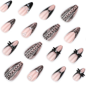 Faux ongles longs en ABS faits main, forme amande, style gothique, avec dentelle, nœuds 3D et accents de perles, coloris nude et dentelle noire, pour soirées ludiques - Product Image 4
