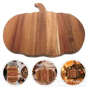 Planche à découper en forme de citrouille en bois avec poignée pour la cuisine, plateau de service décoratif pour Halloween - Product Image 1