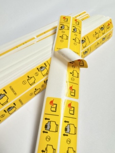 Tùy Chỉnh Uv-In Vàng <span class=keywords><strong>PVC</strong></span> Vinyl Pet Điện Tử Cảnh Báo Nhãn <span class=keywords><strong>Sticker</strong></span> Bóng Mạnh Mẽ Và Bền Cán Trong Bao Bì Carton - Product Image 2