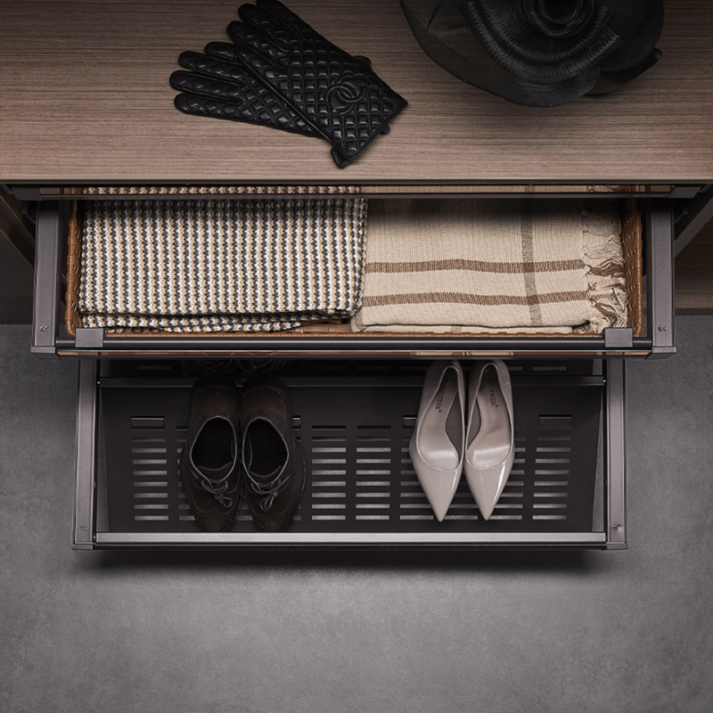 600 containers of mocha color