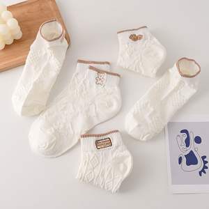 Chaussettes de cheville blanches à coupe basse pour femmes pour le printemps et l'automne Chaussettes de sport respirantes en maille fine avec logo personnalisable sur la manchette ou le corps - Product Image 6