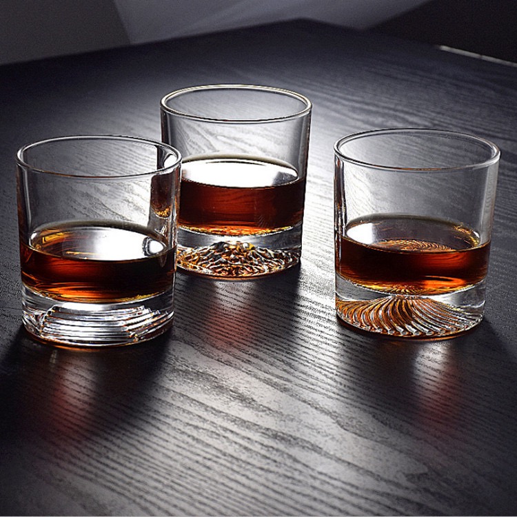 Thick Bottom Heavy Round Shape Whiskey Glass Cup For Drinking OEM Decal Etched Logo Welcome Whiskey Cup