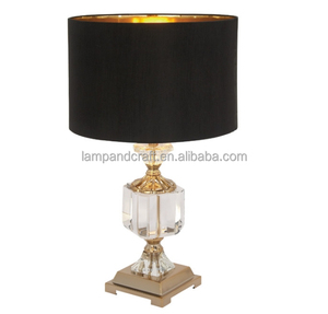 Lampe de table en polyéthylène doré avec base en cristal transparent pour hall d'hôtel, chambre d'hôtel, salon, chambre à coucher - Product Image 3