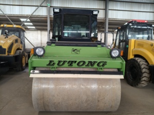 Lutong yeni actor ktör <span class=keywords><strong>LTC210</strong></span> 10000kg stokta tamamen tahrikli çift davul titreşimli yol silindiri - Product Image 4