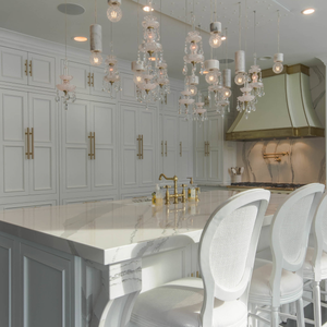 Système d'armoires <span class=keywords><strong>de</strong></span> cuisine élégant blanc et or <span class=keywords><strong>avec</strong></span> <span class=keywords><strong>plaque</strong></span> <span class=keywords><strong>de</strong></span> <span class=keywords><strong>cuisson</strong></span> encastrée et hotte aspirante - Product Image 2