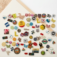 Badge de football personnalisé en émail, broche de revers en alliage de zinc pour les fans de football, idéal pour les souvenirs de tournois sportifs internationaux