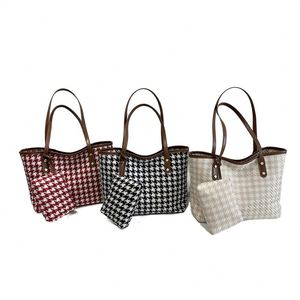 Cuero Genuino de Becerro con Patrón de Ciervo Moteado, Cuero con Pelo para Bolsos, Chaquetas y Tapicería - Product Image 1