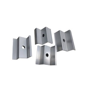 Clips de fixation solaire en alliage d'aluminium pour systèmes photovoltaïques avec traitement de surface par sablage - Product Image 1