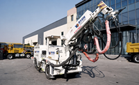 Compresseur d'air autonome, bras mécanique bionique, commande intelligente, véhicule de pulvérisation et d'humidification de béton pour mines