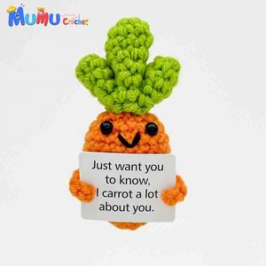 Bambola all'uncinetto per supporto emotivo, fatta a mano, con energia positiva, abbraccio tascabile con biglietto, amigurumi, amico da scrivania, regalo di compleanno per amici - Product Image 1