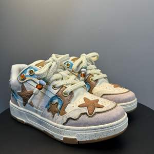 2025 nuevo producto "Qingming Shanghe Tu" zapatos de plataforma versátiles con bordado de estilo estrella para hombres y mujeres (zapatos de pareja) - Product Image 3