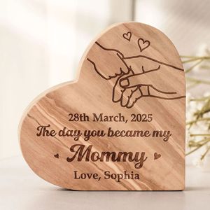 Cadeau personnalisé en bois en forme de cœur gravé au laser pour la fête des mères avec message personnalisé en pin - Product Image 2