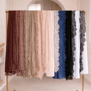 OEM ODM Hijab classique en mousseline de prière, plusieurs couleurs, uni, bordure en dentelle, châle long à une face, foulards et châles traditionnels - Product Image 1