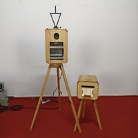 Mesin Foto Booth Kayu Layar Sentuh Retro 18,5 inci Dua Sisi Paling Populer Dengan Dudukan Printer yang Sama